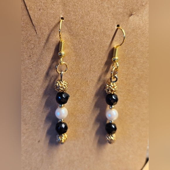 Handmade by me. Necklace earrings and bracelet set. Gild tone. Onyx and pearl. - Picture 5 of 6